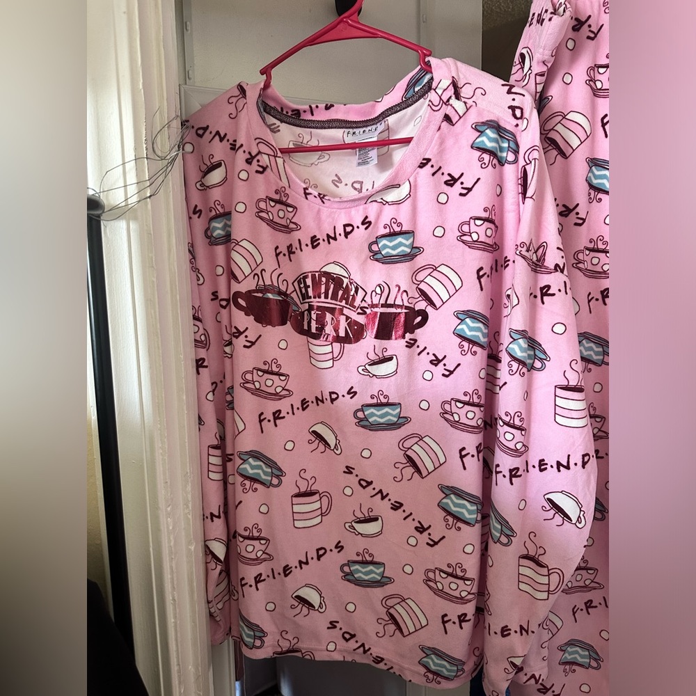 Warner Bros. Friends Women's Plus Size Pajama Set